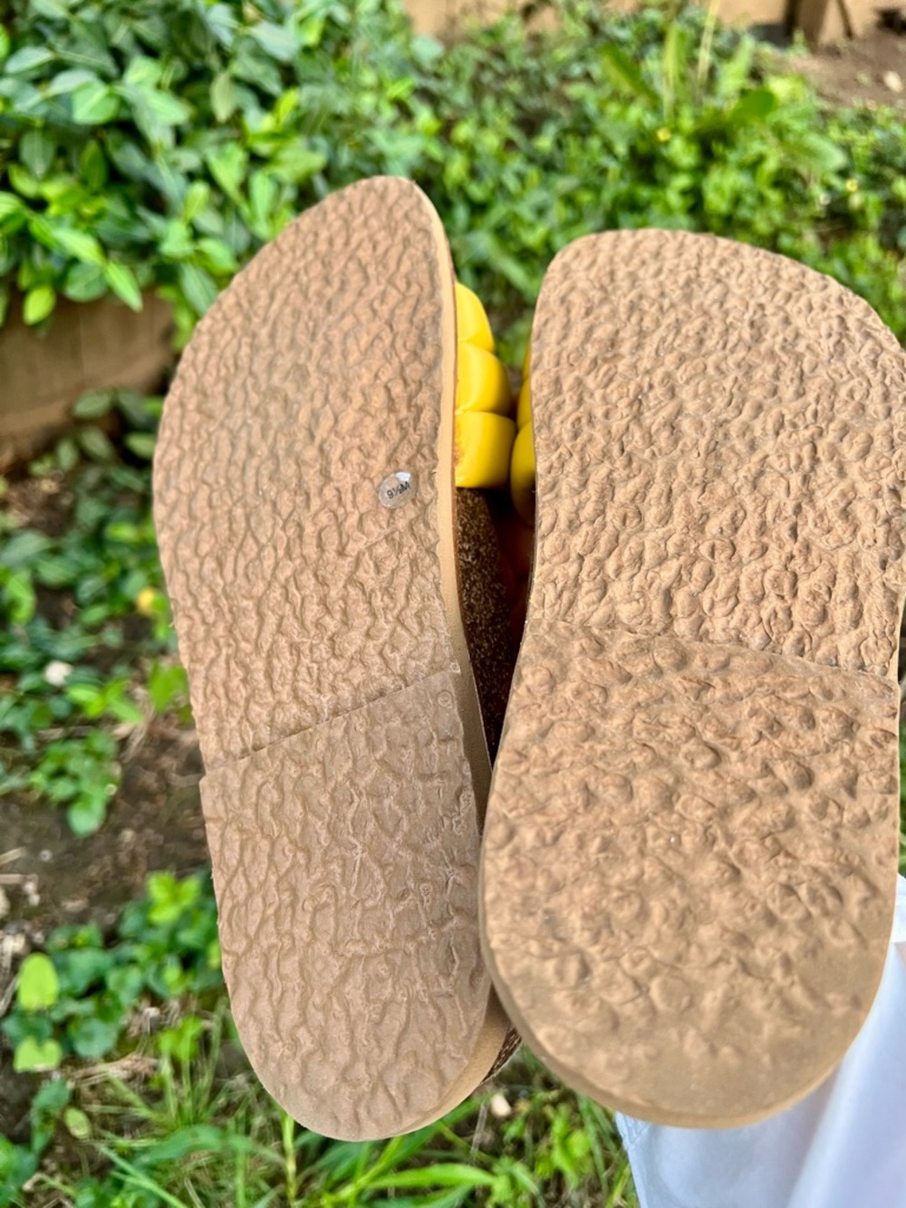 NWOB Vince Camuto Mustard Yellow Quilted Puffer Wedge Cork Slides Sandals 9-1/2 - Picture 9 of 16